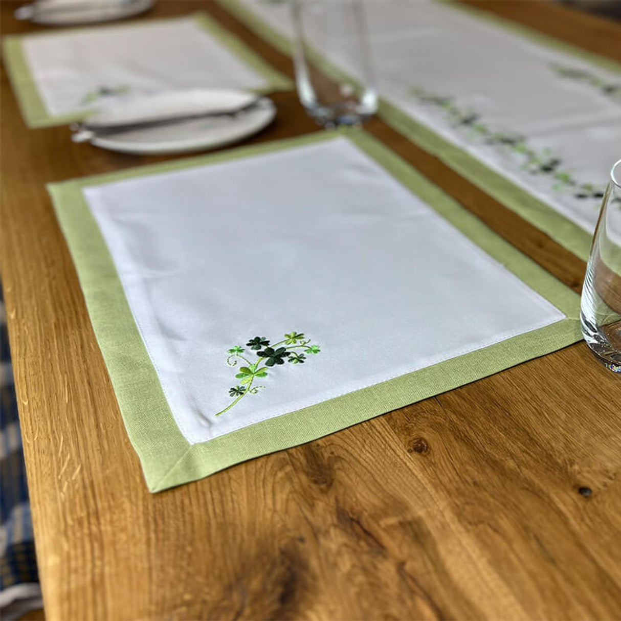 326PM2 Irish Linen Embroidered Shamrock Placemat Set of 2 Creative Irish Gifts