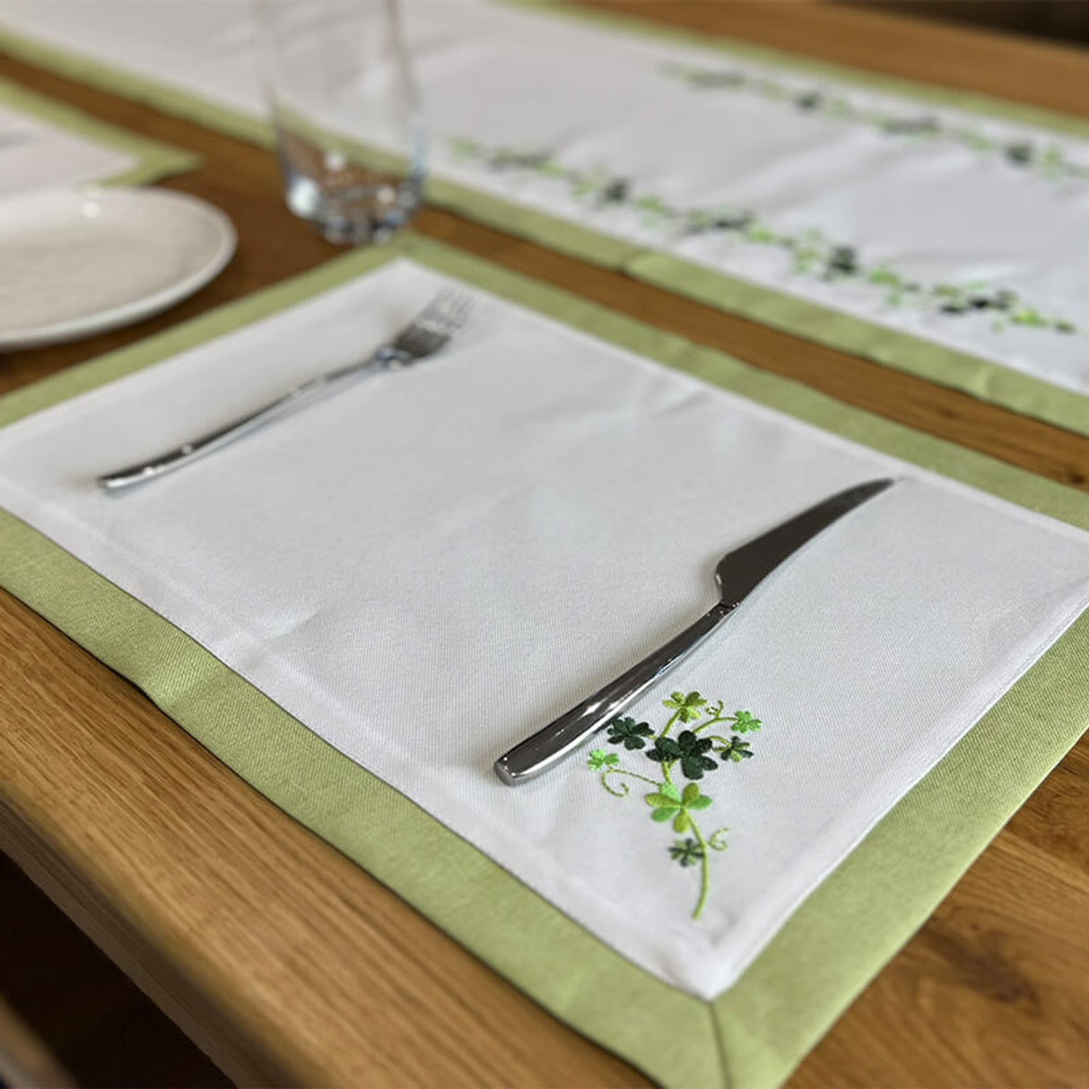 326PM2 Irish Linen Embroidered Shamrock Placemat Set of 2 Creative Irish Gifts
