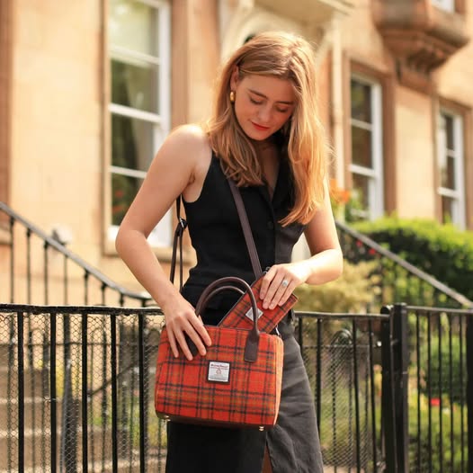 Women's Harris Tweed Wallet in Tartan