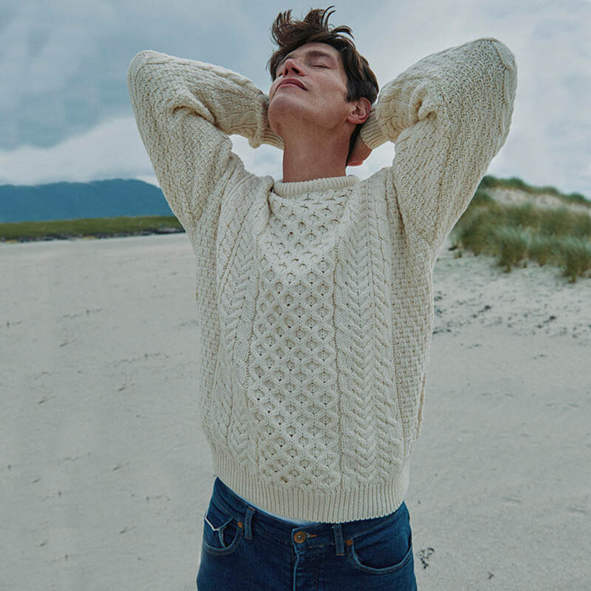 A823162 Classic Aran Merino Wool Crew Neck Sweater Creative Irish Gifts