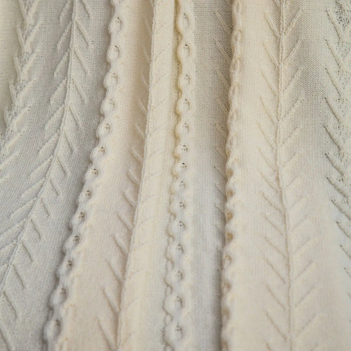 AWT911-300-OS Aran Knit Double Cable Throw Blanket Close Up Creative Irish Gifts