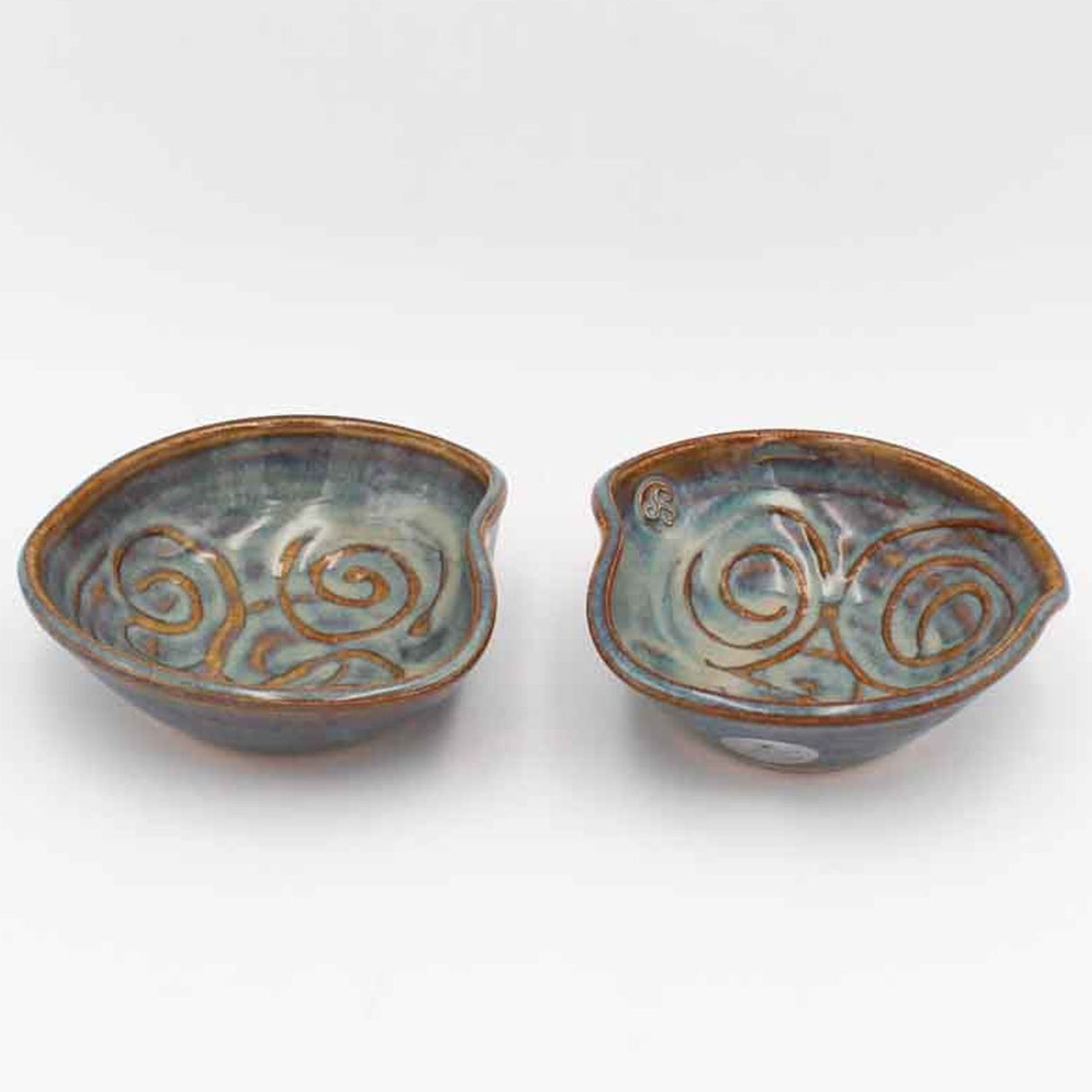CAP-0006L Handcrafted Irish Triskele Heart Shaped Bowl Creative Irish Gifts