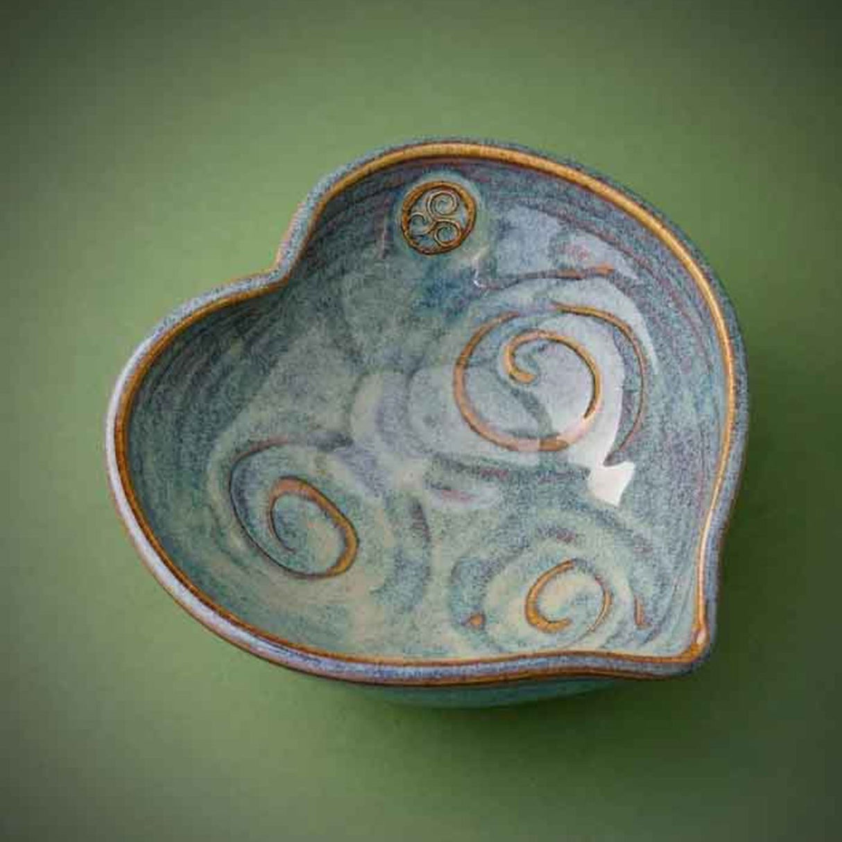 CAP-0006L Handcrafted Irish Triskele Heart Shaped Bowl Creative Irish Gifts