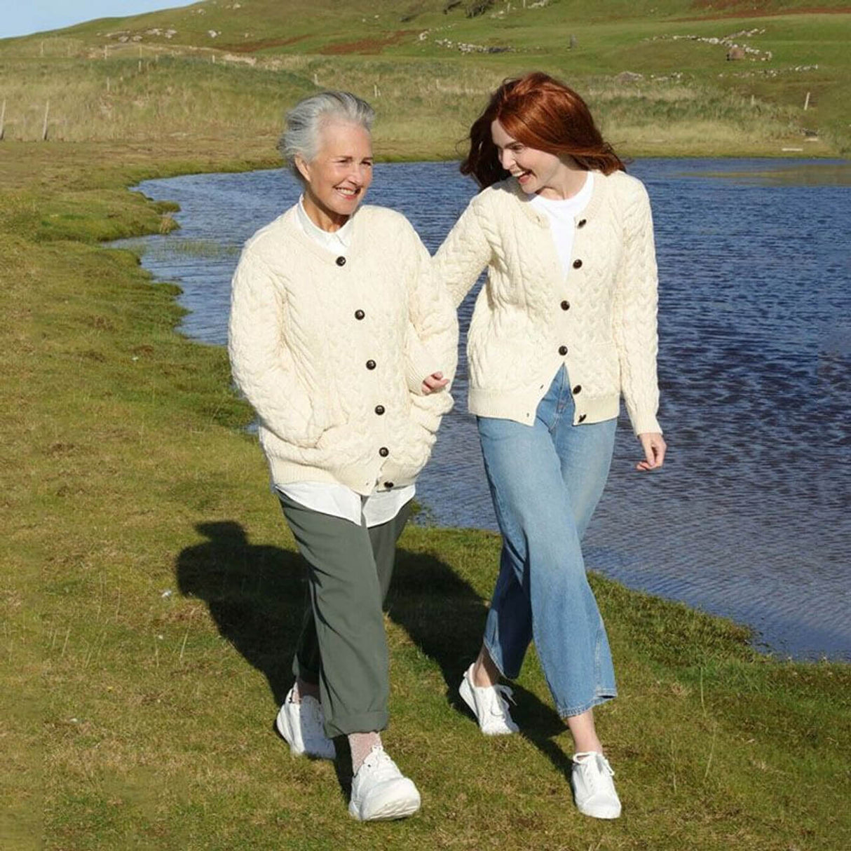 CR026 2 Classic Women's Aran Merino Wool Cardigan Creative Irish gift