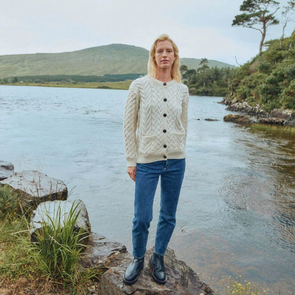 CR026 Classic Women's Aran Merino Wool Cardigan Creative Irish gift