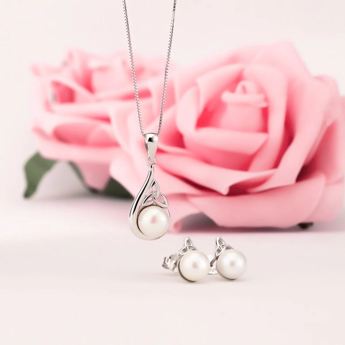 S44982 Celtic Trinity Freshwater Pearl Necklace Creative Irish Gifts
