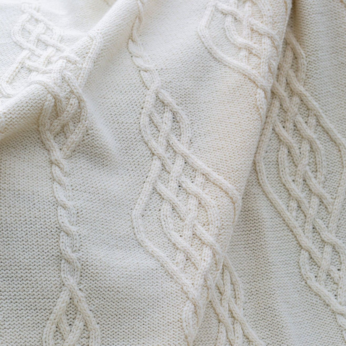AWT907-300-OS Celtic Aran Knit Throw Blanket- Cream Close Up Creative Irish Gifts
