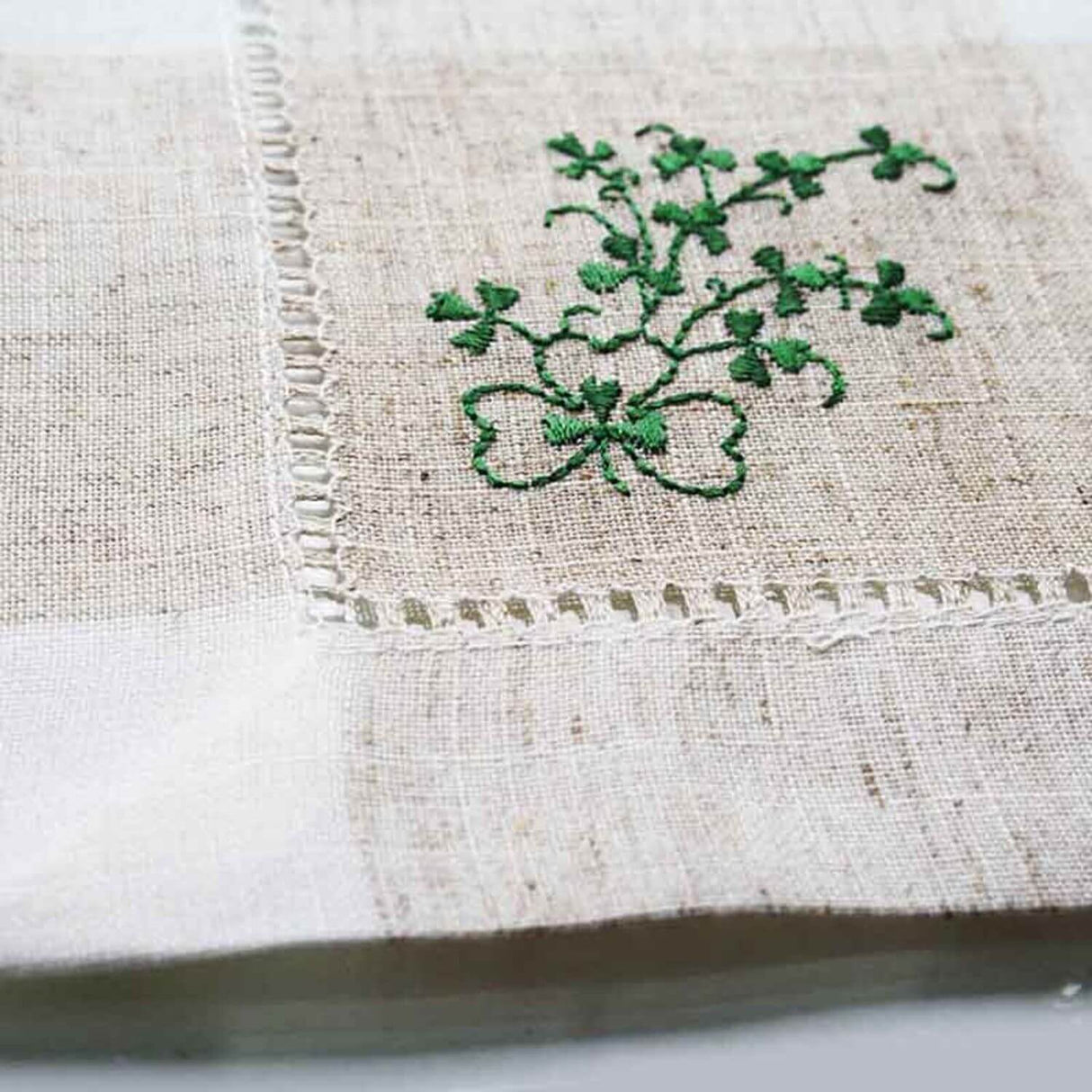 KD526 Irish Linen Shamrock Embroidered Table Runner Creative Irish gift.com