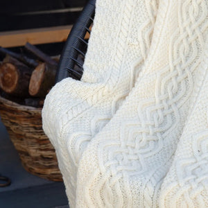 MT100-100-OS Merino Wool Aran Throw Blanket- Cream Close Up Creative Irish Gifts
